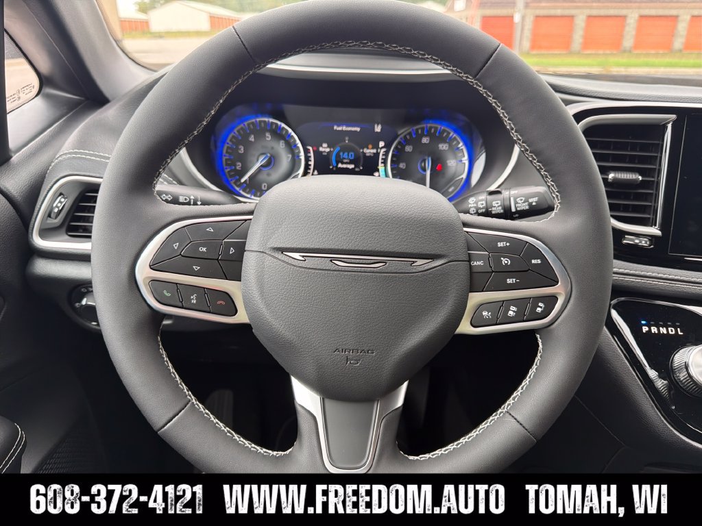 New 2027 Chrysler Pacifica Select AWD/4WD image 14