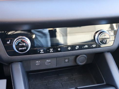 Used 2023 Mitsubishi Outlander SE image 21