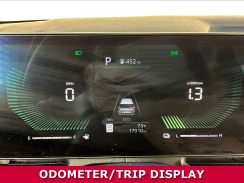 Used 2025 Kia Carnival EX FWD image 12