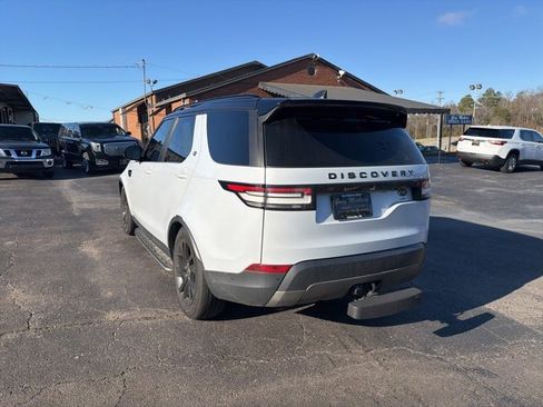Used 2019 Land Rover Discovery SE image 11