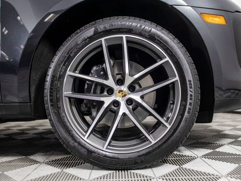 Used 2025 Porsche Macan AWD/4WD image 39