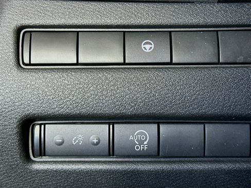 Used 2023 Nissan Rogue SV AWD/4WD image 17