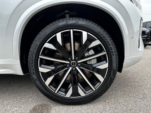 Used 2025 Volvo XC90 T8 Plus w/ Protection Package Premier image 7
