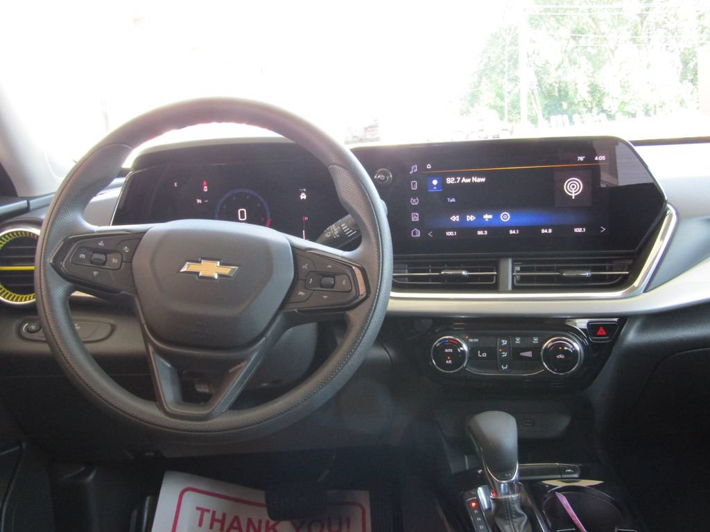 Used 2024 Chevrolet Trax LT FWD image 5