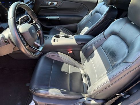 Used 2025 Ford Mustang Premium RWD image 9