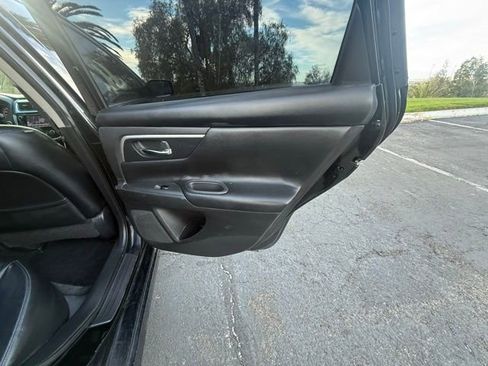 Used 2018 Nissan Altima 2.5 SR w/ SR Midnight Edition image 13