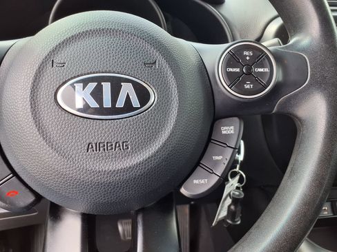 Used 2017 Kia Soul + FWD image 26