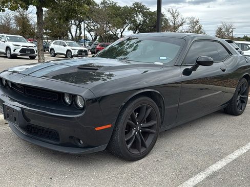 Used 2017 Dodge Challenger SXT w/ Blacktop Package image 15