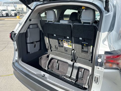 Used 2024 Toyota Sienna XLE image 18