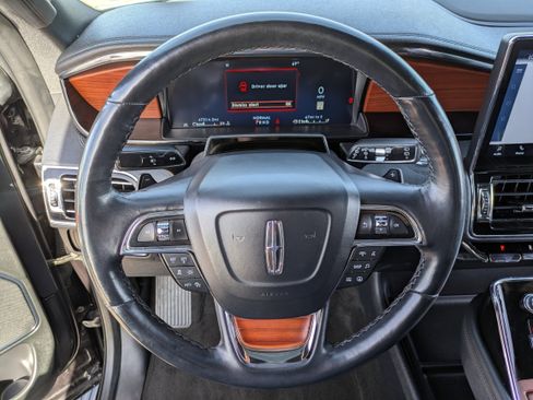 Used 2024 Lincoln Navigator L 4WD image 28