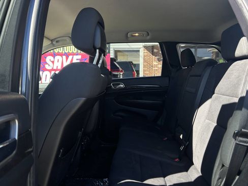 Used 2011 Jeep Grand Cherokee Laredo image 17