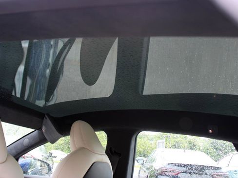 Used 2021 Tesla Model S Plaid image 15