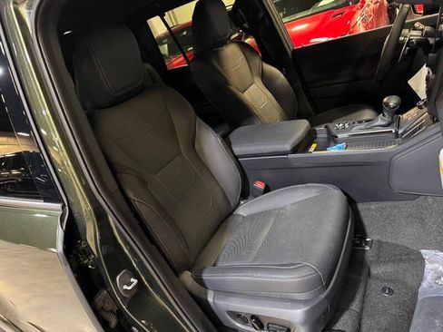 Used 2025 Lexus GX 550 w/ Accessory Package (2T) AWD/4WD image 31