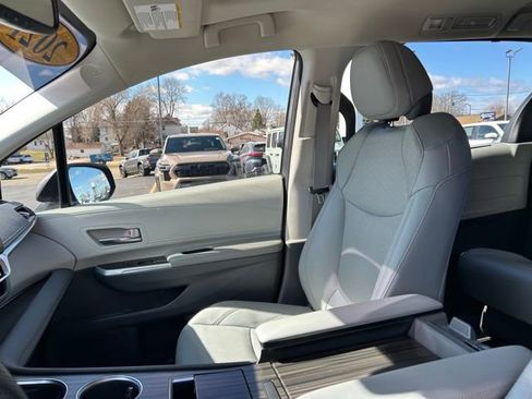 Used 2021 Toyota Sienna Limited image 33