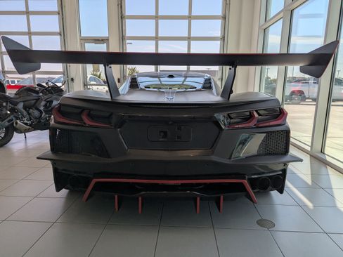Used 2024 Chevrolet Corvette Stingray Premium Cpe w/ Z51 Performance Package RWD image 6