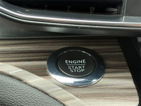 Certified 2022 Ford Explorer Limited w/ Equipment Group 301A image 17