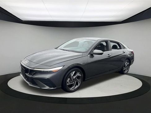 Certified 2024 Hyundai Elantra SEL w/ Convenience Package image 4