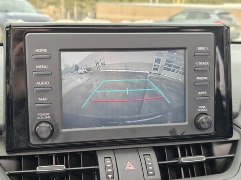 Used 2019 Toyota RAV4 XLE Premium image 25