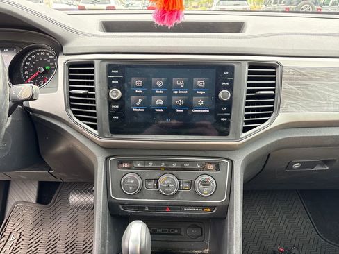 Used 2020 Volkswagen Atlas Cross Sport SE w/ Panoramic Sunroof Package image 22