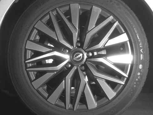 Used 2025 Nissan Altima 2.5 SV FWD image 12