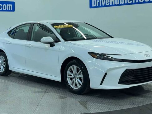 Used 2025 Toyota Camry LE image 2