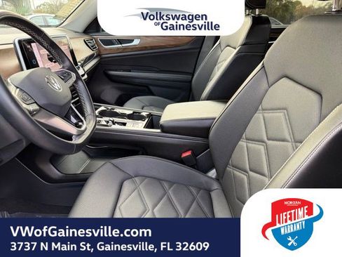 Used 2025 Volkswagen Atlas SE image 20