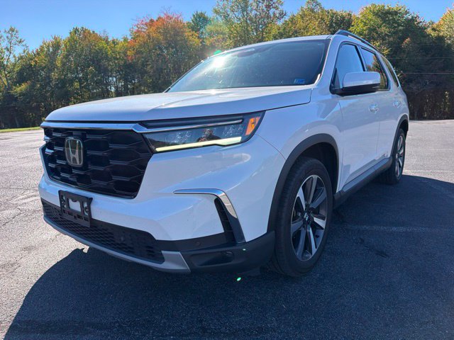 Used 2023 Honda Pilot Touring image 3