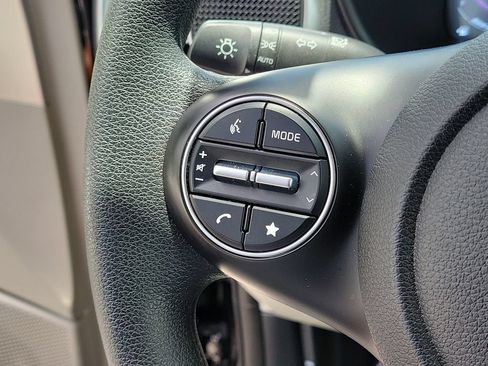 Used 2025 Kia Soul LX w/ LX Technology Package FWD image 28