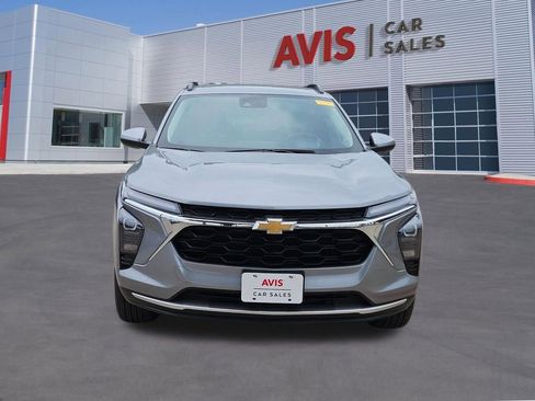 Used 2025 Chevrolet Trax LT w/ LT Convenience Package FWD image 10