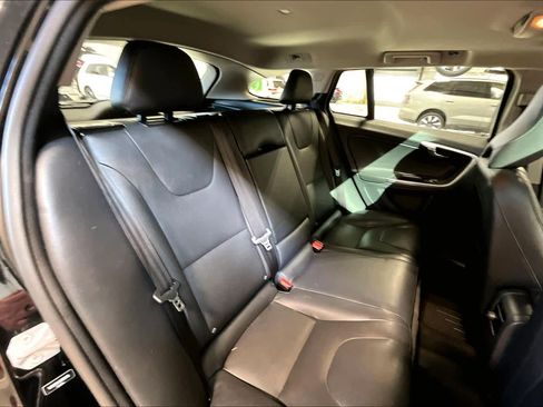 Used 2016 Volvo V60 T5 Premier image 19