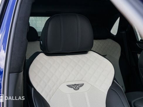 Used 2023 Bentley Bentayga image 42