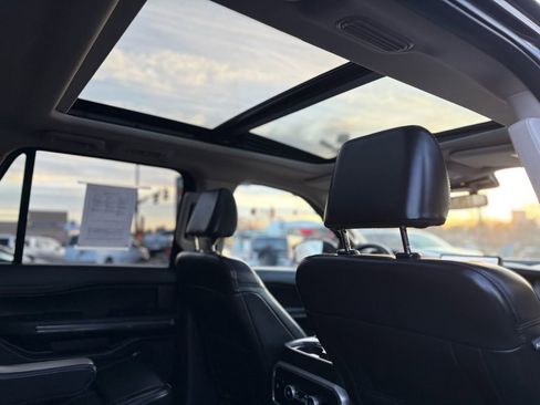 Used 2022 Ford Expedition XLT image 17