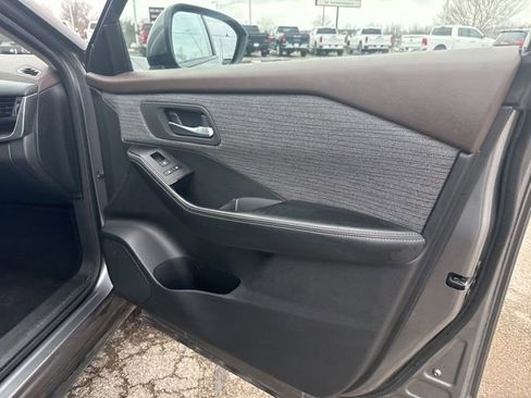 Used 2023 Nissan Rogue SV image 8