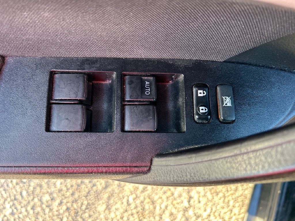 Used 2018 Toyota Corolla LE FWD image 12