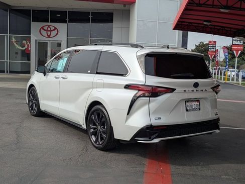 Used 2023 Toyota Sienna XSE image 12