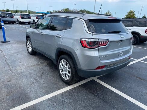 Used 2024 Jeep Compass Latitude AWD/4WD image 5