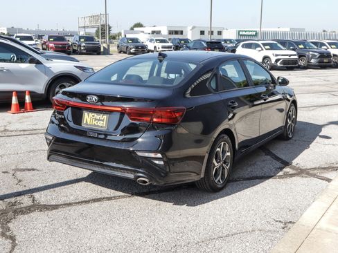 Used 2021 Kia Forte LXS FWD image 4