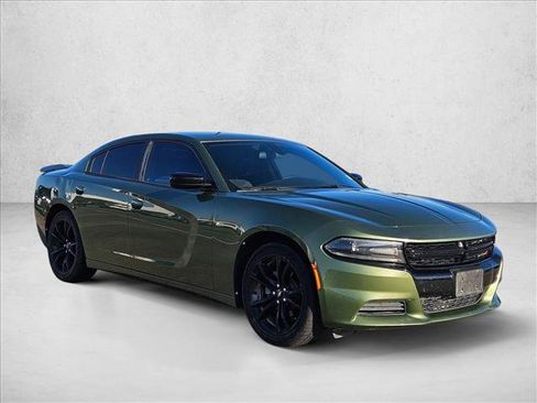 Used 2018 Dodge Charger SXT w/ Blacktop Package image 3