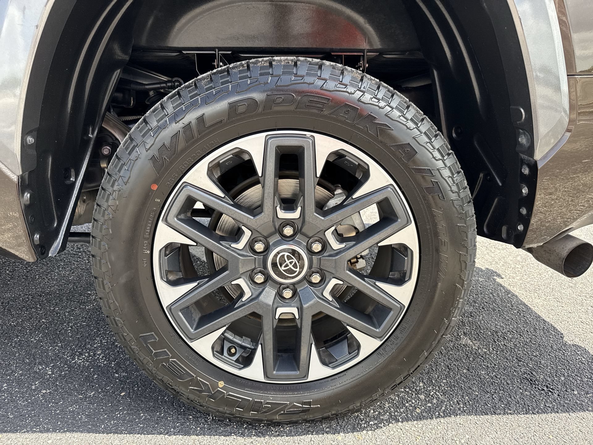 Used 2023 Toyota Tundra Limited w/ Power Package AWD/4WD image 19