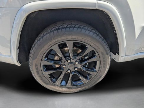 Used 2022 Jeep Grand Cherokee Laredo X image 22