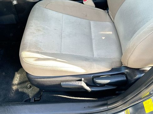 Used 2016 Toyota Corolla LE image 9