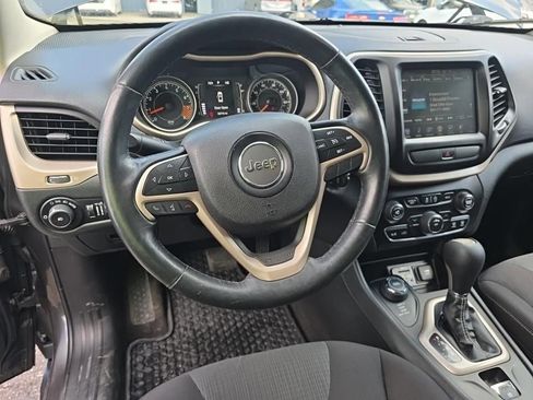 Used 2015 Jeep Cherokee Latitude w/ Cold Weather Group AWD/4WD image 8