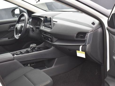 New 2026 Nissan Rogue S image 6