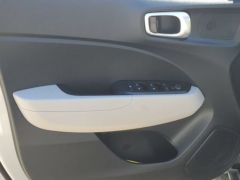 Used 2026 Hyundai Venue SEL FWD image 23