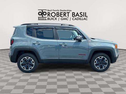Used 2016 Jeep Renegade Trailhawk w/ Cold Weather Group AWD/4WD image 9