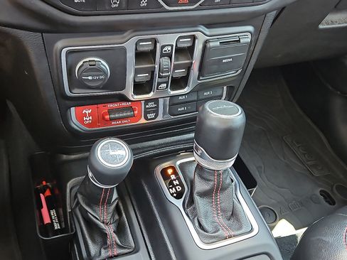 Used 2021 Jeep Gladiator Rubicon image 12