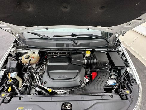 Used 2020 Chrysler Pacifica Limited FWD image 29
