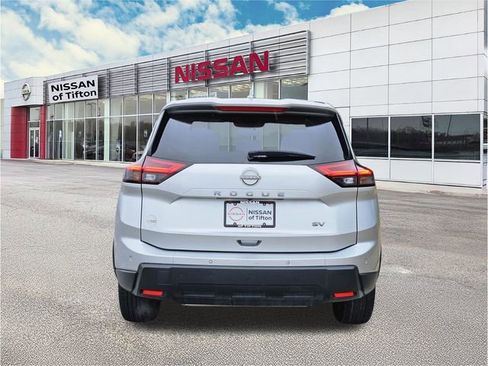 Certified 2024 Nissan Rogue SV image 5