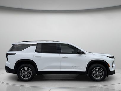 Used 2025 Chevrolet Traverse LT