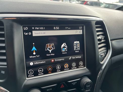 Used 2018 Jeep Grand Cherokee Altitude AWD/4WD image 13